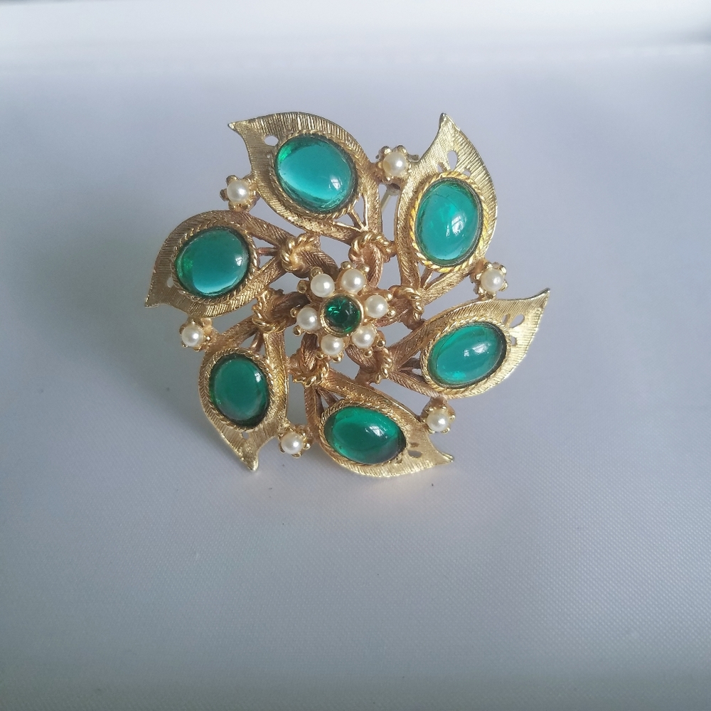 Vtg gold faux pearl jelly cabochon brooch